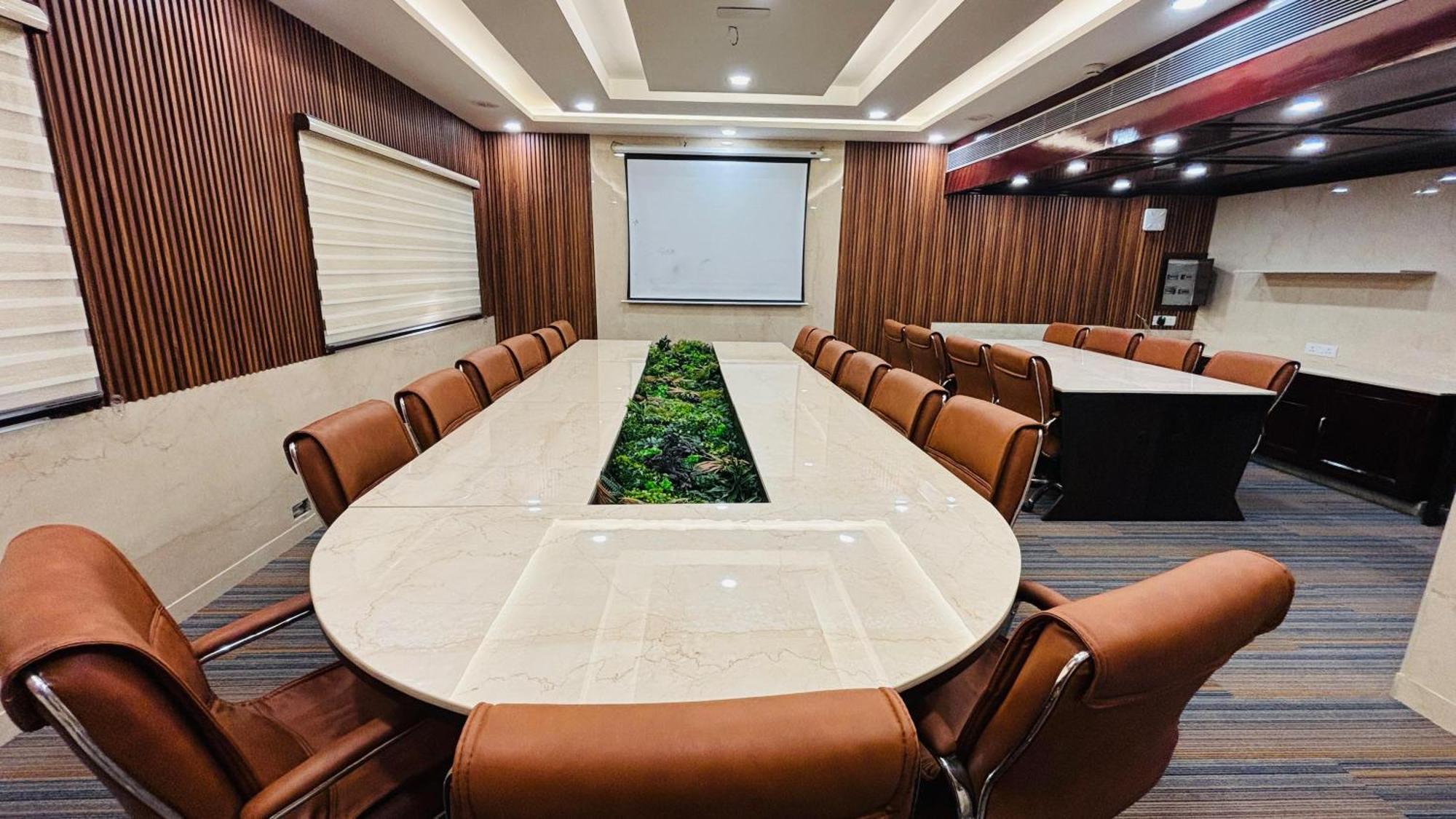 Shanti Palace Mahipalpur Hotel